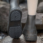 Stop Natte Sneakers! Kraftige regnoversko — anti-slip & foldbare i din tas 🌧️