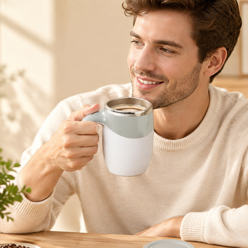 Automatisk selvomrørende kaffekrus med låg – bærbar magnetisk mixerkop
